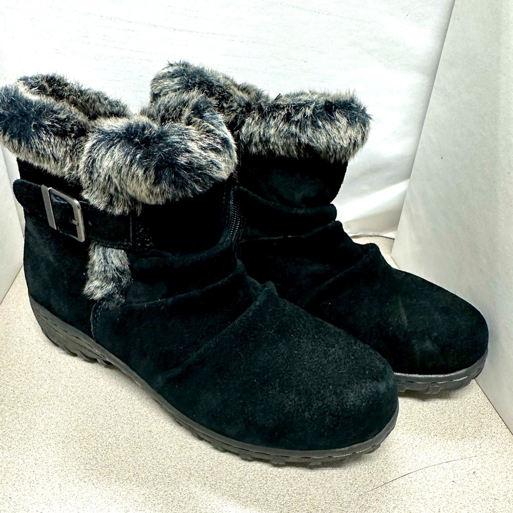 Khombu womens boots, with buckle. Furry top, leather, traction bottoms. Bin#4